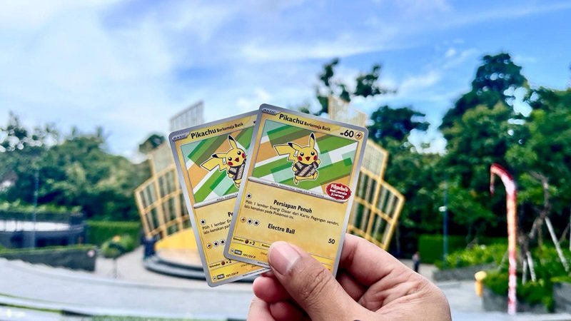 Kartu dan Plush Toys Pikachu Batik di Bali