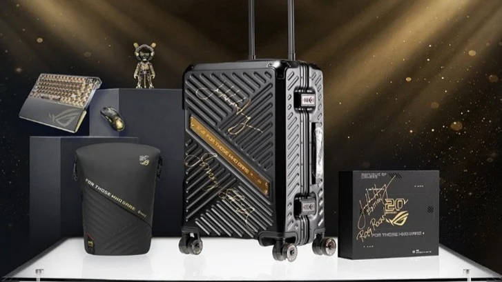 ASUS ROG Lelang Koper Bertanda Tangan Jonney Shih dan Jensen Huang Pernak pernik yang akan dilelang oleh ASUS ROG
